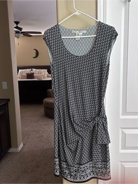 Max Studio Black & White Geometric Scoop-Neck Midi Dress